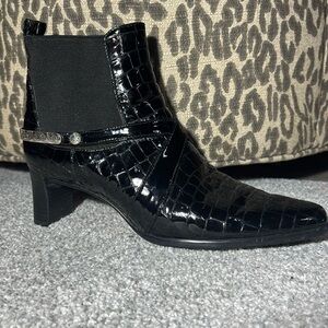 Brighton trophy Black Crocodile Pattern Ankle Boots patent leather booties 7.5